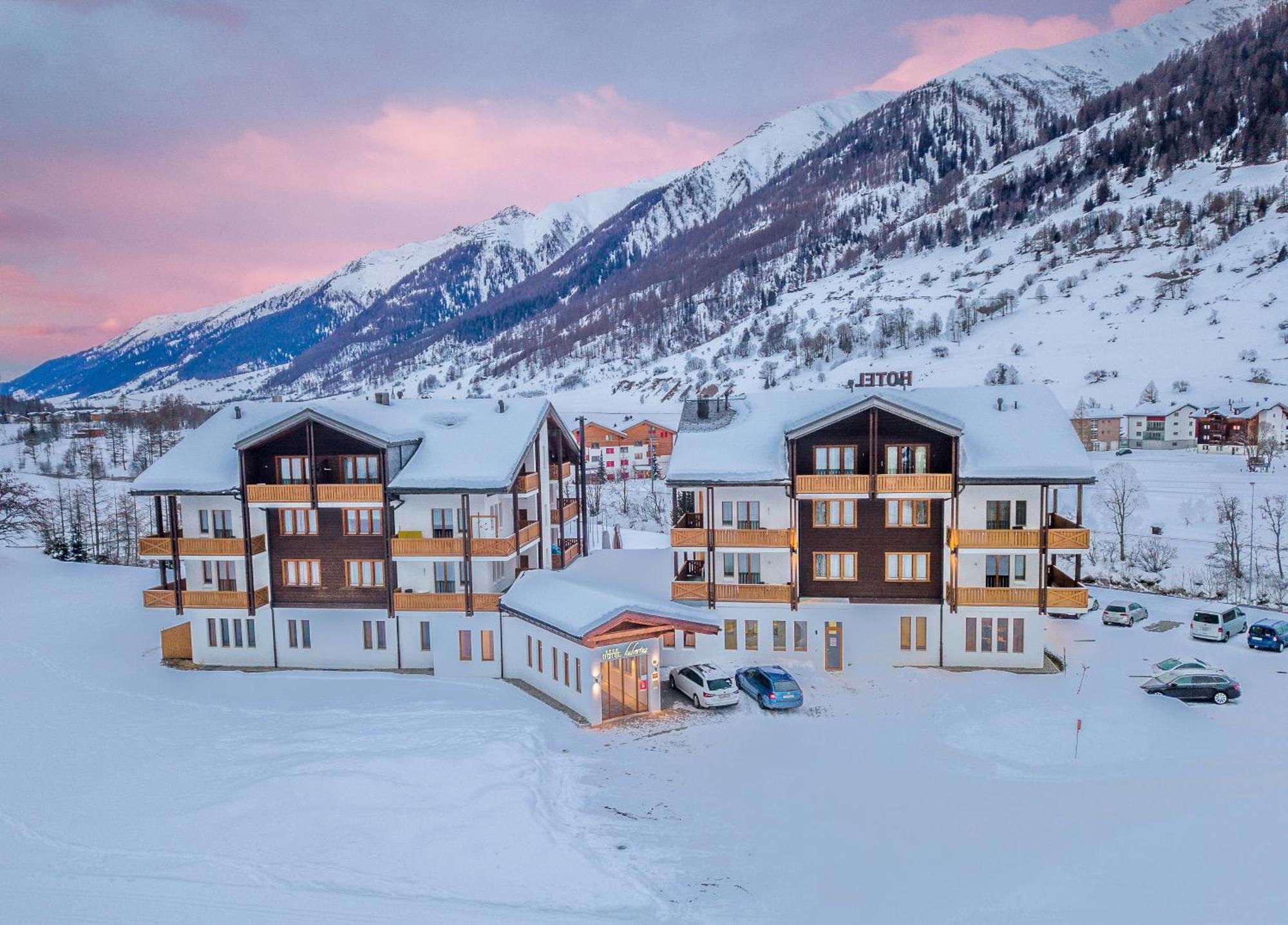 Hotel Hubertus Obergesteln Exterior photo